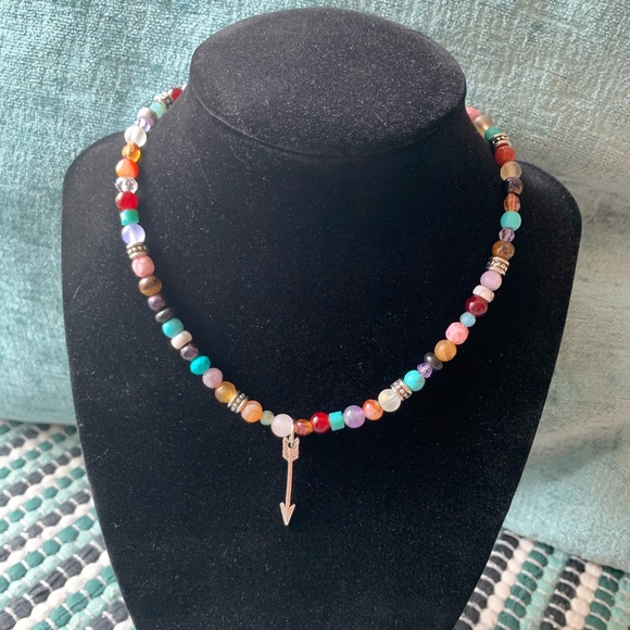 Assorted beads necklace with arrow charm - Picture 4 of 5